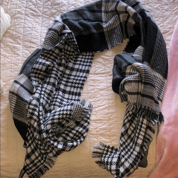 Express Scarf - Picture 1 of 3